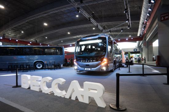 Beccar pisa el acelerador en autobuses rumbo a la Copa Mundial